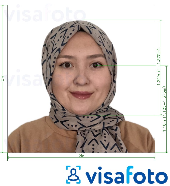 정확한 사이즈 크기의 인도네시아 여권 51x51 mm (2x2 인치) 흰색 배경 사진의 예